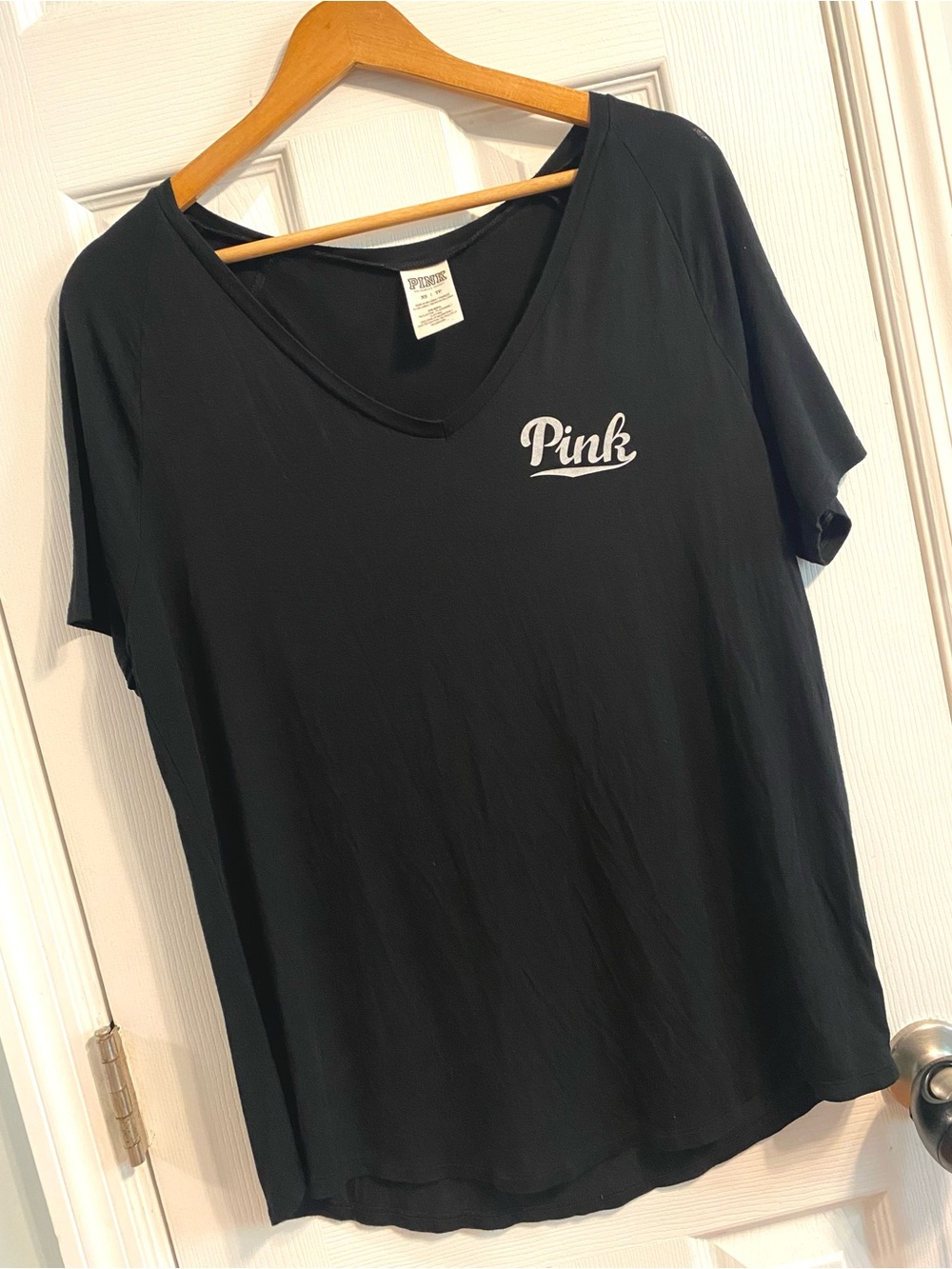 🖤VS PINK BLACK V-NECK TEE OVERSIZED SCRIPT LOGO SIZE XS SHORT SLEEVE SOFT🤍